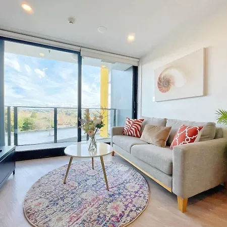 Modern Comfy Studio Apartment In Auckland Cbd - Swimming Pool